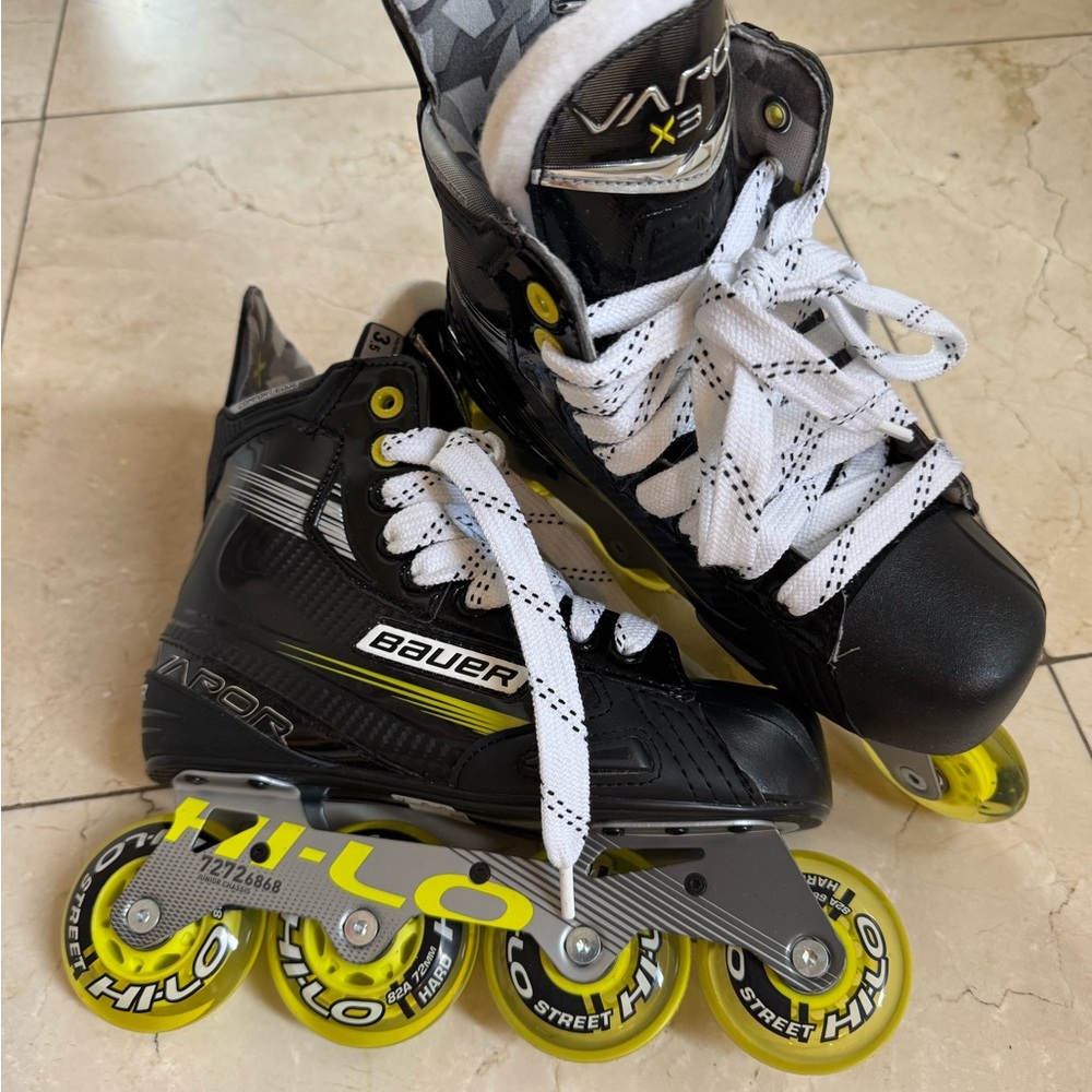 Bauer Vapor X3 roller hockey skate size 3.5